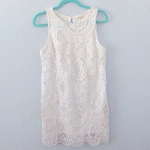 Sleeveless Lace dress